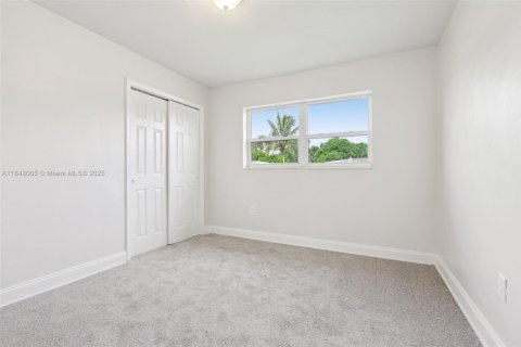 House in Miami Gardens, Florida 3 bedrooms, 127.93 sq.m. № 1844023 - photo 24