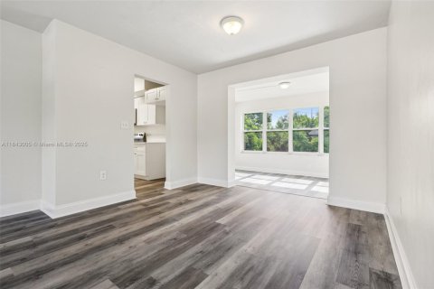 House in Miami Gardens, Florida 3 bedrooms, 127.93 sq.m. № 1844023 - photo 12