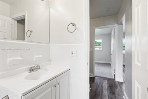 House in Miami Gardens, Florida 3 bedrooms, 127.93 sq.m. № 1844023 - photo 23