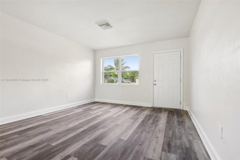 House in Miami Gardens, Florida 3 bedrooms, 127.93 sq.m. № 1844023 - photo 8