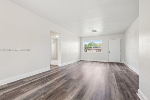 House in Miami Gardens, Florida 3 bedrooms, 127.93 sq.m. № 1844023 - photo 14
