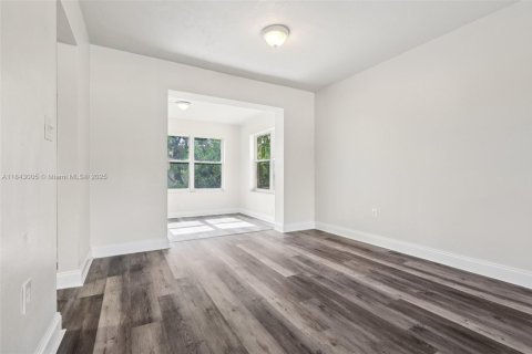 House in Miami Gardens, Florida 3 bedrooms, 127.93 sq.m. № 1844023 - photo 11