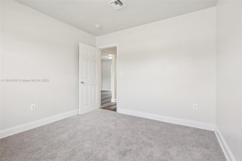 House in Miami Gardens, Florida 3 bedrooms, 127.93 sq.m. № 1844023 - photo 25