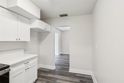 House in Miami Gardens, Florida 3 bedrooms, 127.93 sq.m. № 1844023 - photo 17
