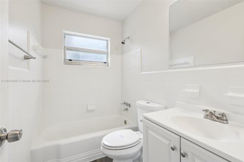 House in Miami Gardens, Florida 3 bedrooms, 127.93 sq.m. № 1844023 - photo 22