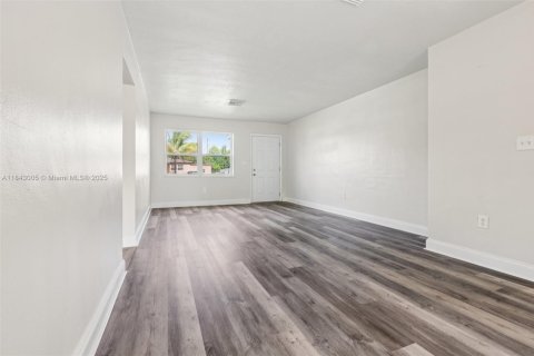 House in Miami Gardens, Florida 3 bedrooms, 127.93 sq.m. № 1844023 - photo 13