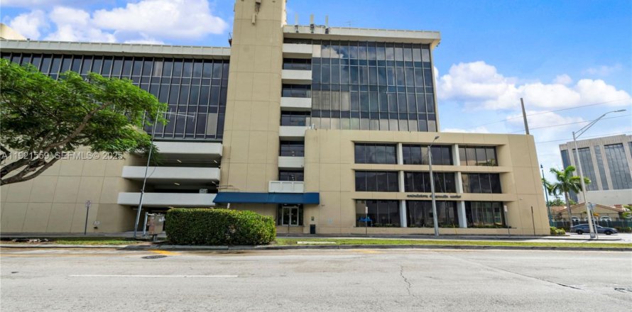 Immobilier commercial à Coral Gables, Floride № 2082747