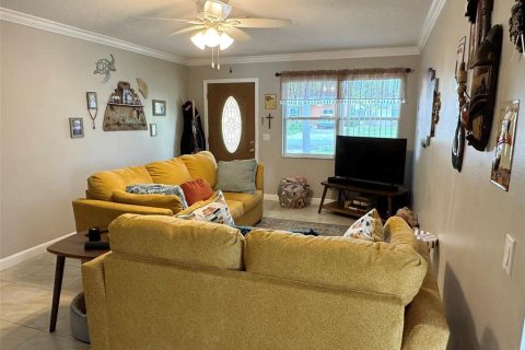 House in Saint Petersburg, Florida 3 bedrooms, 118.54 sq.m. № 1786244 - photo 9