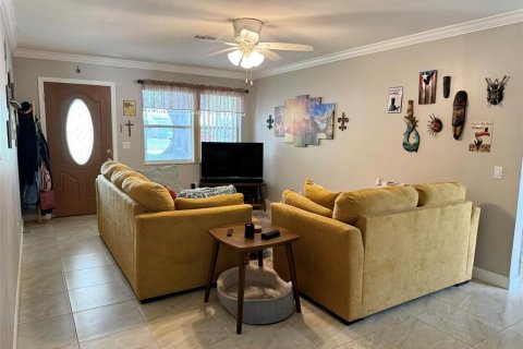 House in Saint Petersburg, Florida 3 bedrooms, 118.54 sq.m. № 1786244 - photo 8