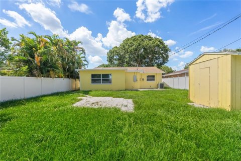 House in Saint Petersburg, Florida 3 bedrooms, 118.54 sq.m. № 1786244 - photo 28