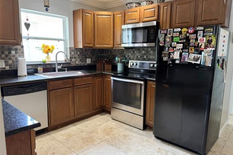 House in Saint Petersburg, Florida 3 bedrooms, 118.54 sq.m. № 1786244 - photo 7