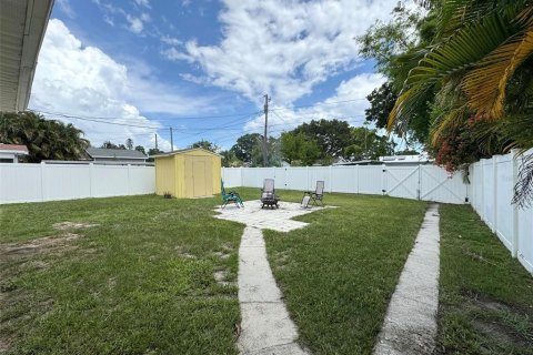 House in Saint Petersburg, Florida 3 bedrooms, 118.54 sq.m. № 1786244 - photo 22