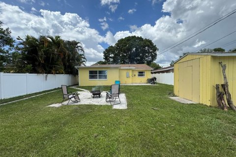House in Saint Petersburg, Florida 3 bedrooms, 118.54 sq.m. № 1786244 - photo 24
