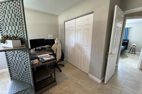 House in Saint Petersburg, Florida 3 bedrooms, 118.54 sq.m. № 1786244 - photo 19