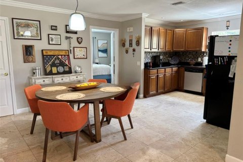 House in Saint Petersburg, Florida 3 bedrooms, 118.54 sq.m. № 1786244 - photo 3