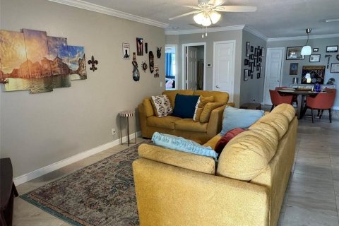 House in Saint Petersburg, Florida 3 bedrooms, 118.54 sq.m. № 1786244 - photo 10