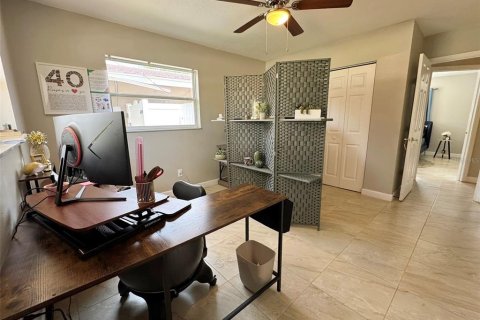 House in Saint Petersburg, Florida 3 bedrooms, 118.54 sq.m. № 1786244 - photo 18