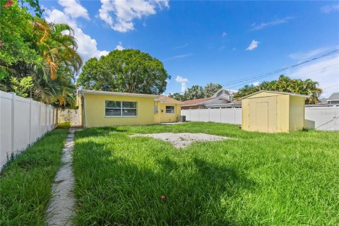 House in Saint Petersburg, Florida 3 bedrooms, 118.54 sq.m. № 1786244 - photo 27