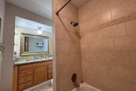 House in Saint Petersburg, Florida 3 bedrooms, 118.54 sq.m. № 1786244 - photo 14