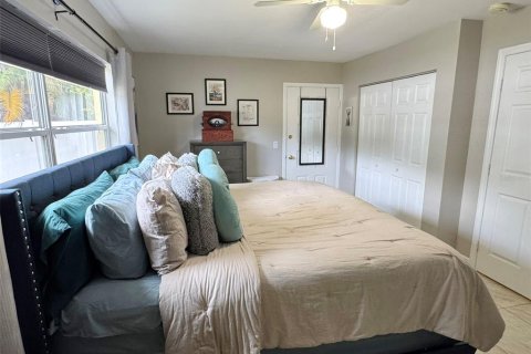 House in Saint Petersburg, Florida 3 bedrooms, 118.54 sq.m. № 1786244 - photo 12