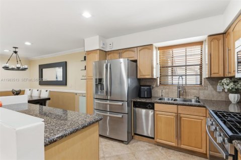 Купить виллу или дом в Майами, Флорида 3 спальни, 147.16м2, № 2048771 - фото 16