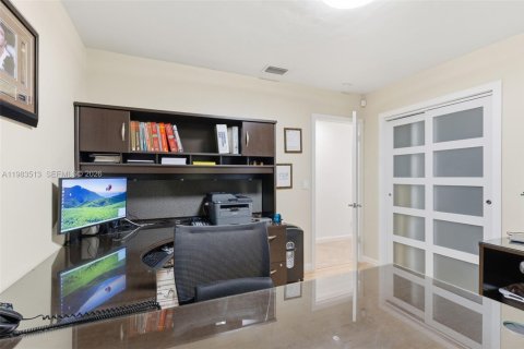 Купить виллу или дом в Майами, Флорида 3 спальни, 147.16м2, № 2048771 - фото 28