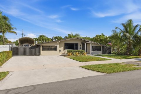 Купить виллу или дом в Майами, Флорида 3 спальни, 147.16м2, № 2048771 - фото 2