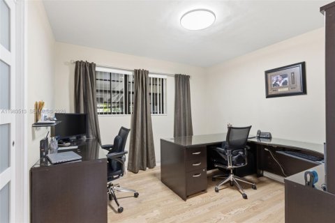 Купить виллу или дом в Майами, Флорида 3 спальни, 147.16м2, № 2048771 - фото 27