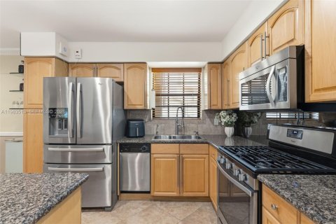 Купить виллу или дом в Майами, Флорида 3 спальни, 147.16м2, № 2048771 - фото 15