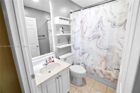 House in North Lauderdale, Florida 3 bedrooms, 152.36 sq.m. № 2044235 - photo 5