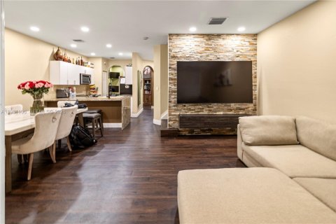 House in North Lauderdale, Florida 3 bedrooms, 152.36 sq.m. № 2044235 - photo 4