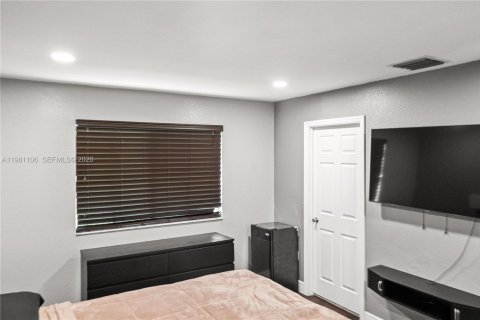 House in North Lauderdale, Florida 3 bedrooms, 152.36 sq.m. № 2044235 - photo 12