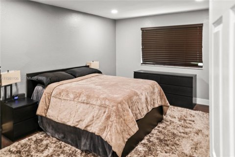 House in North Lauderdale, Florida 3 bedrooms, 152.36 sq.m. № 2044235 - photo 11