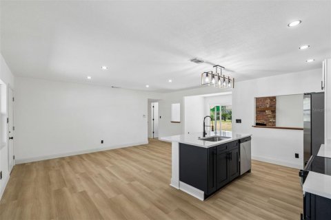 Casa en venta en Orlando, Florida, 4 dormitorios, 184.41 m2 № 2395746 - foto 5
