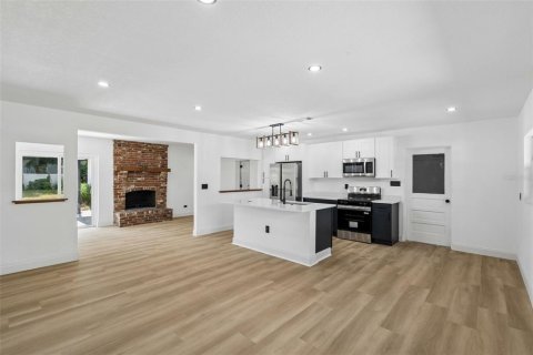 Casa en venta en Orlando, Florida, 4 dormitorios, 184.41 m2 № 2395746 - foto 4