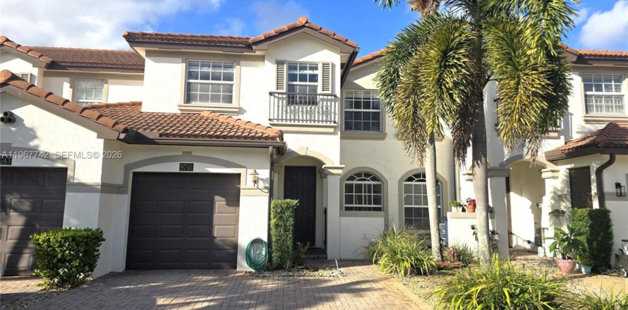 Adosado en Cooper City, Florida 4 dormitorios, 201.78 m2 № 2029287