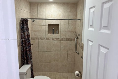 House in Homestead, Florida 3 bedrooms, 141.68 sq.m. № 2010418 - photo 18