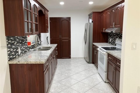 House in Homestead, Florida 3 bedrooms, 141.68 sq.m. № 2010418 - photo 5