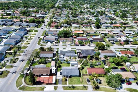 House in Homestead, Florida 3 bedrooms, 141.68 sq.m. № 2010418 - photo 25