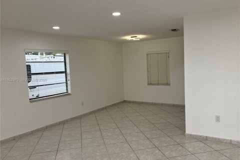House in Homestead, Florida 3 bedrooms, 141.68 sq.m. № 2010418 - photo 11