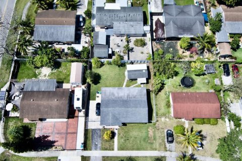 House in Homestead, Florida 3 bedrooms, 141.68 sq.m. № 2010418 - photo 26