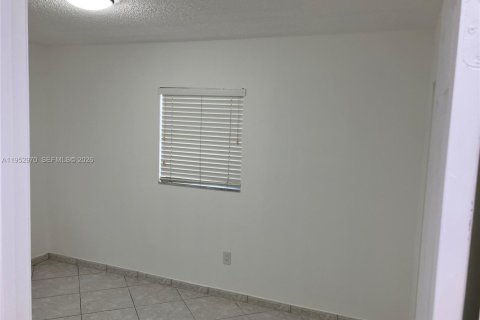 House in Homestead, Florida 3 bedrooms, 141.68 sq.m. № 2010418 - photo 12