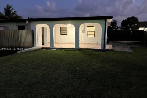 House in Homestead, Florida 3 bedrooms, 141.68 sq.m. № 2010418 - photo 22