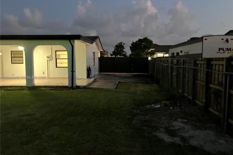 House in Homestead, Florida 3 bedrooms, 141.68 sq.m. № 2010418 - photo 23