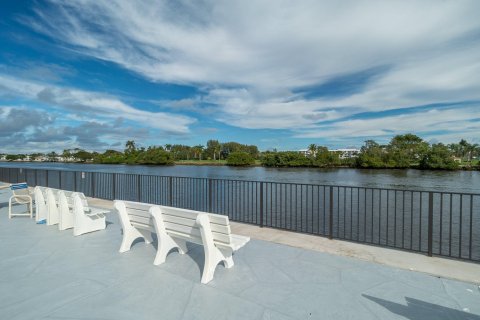Condominio en venta en Boynton Beach, Florida, 1 dormitorio, 52.95 m2 № 1014095 - foto 1