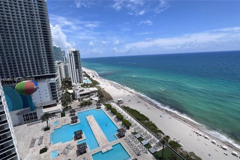 Copropriété à louer à Hallandale Beach, Floride: 2 chambres, 144.37 m2 № 2016032 - photo 2