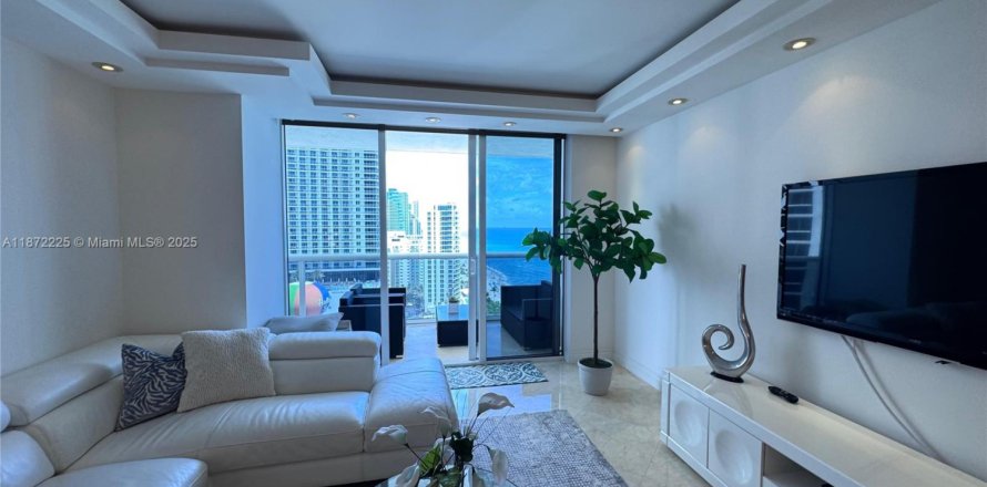 Condo à Hallandale Beach, Floride, 2 chambres  № 2016032