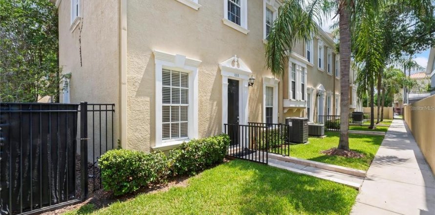 Touwnhouse à Tampa, Floride 3 chambres, 136.75 m2 № 1870598