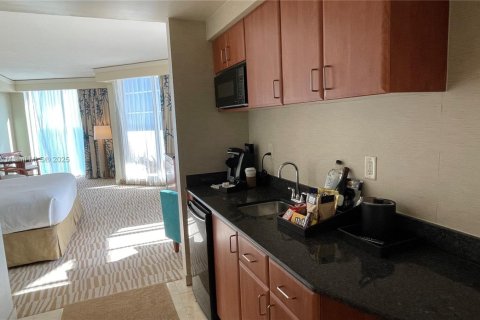 Купить кондоминиум в Санни-Айлс-Бич, Флорида 1 спальня, 42.74м2, № 2021723 - фото 16
