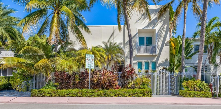 Кондоминиум с 2 спальнями в Майами-Бич, Флорида № 1965081